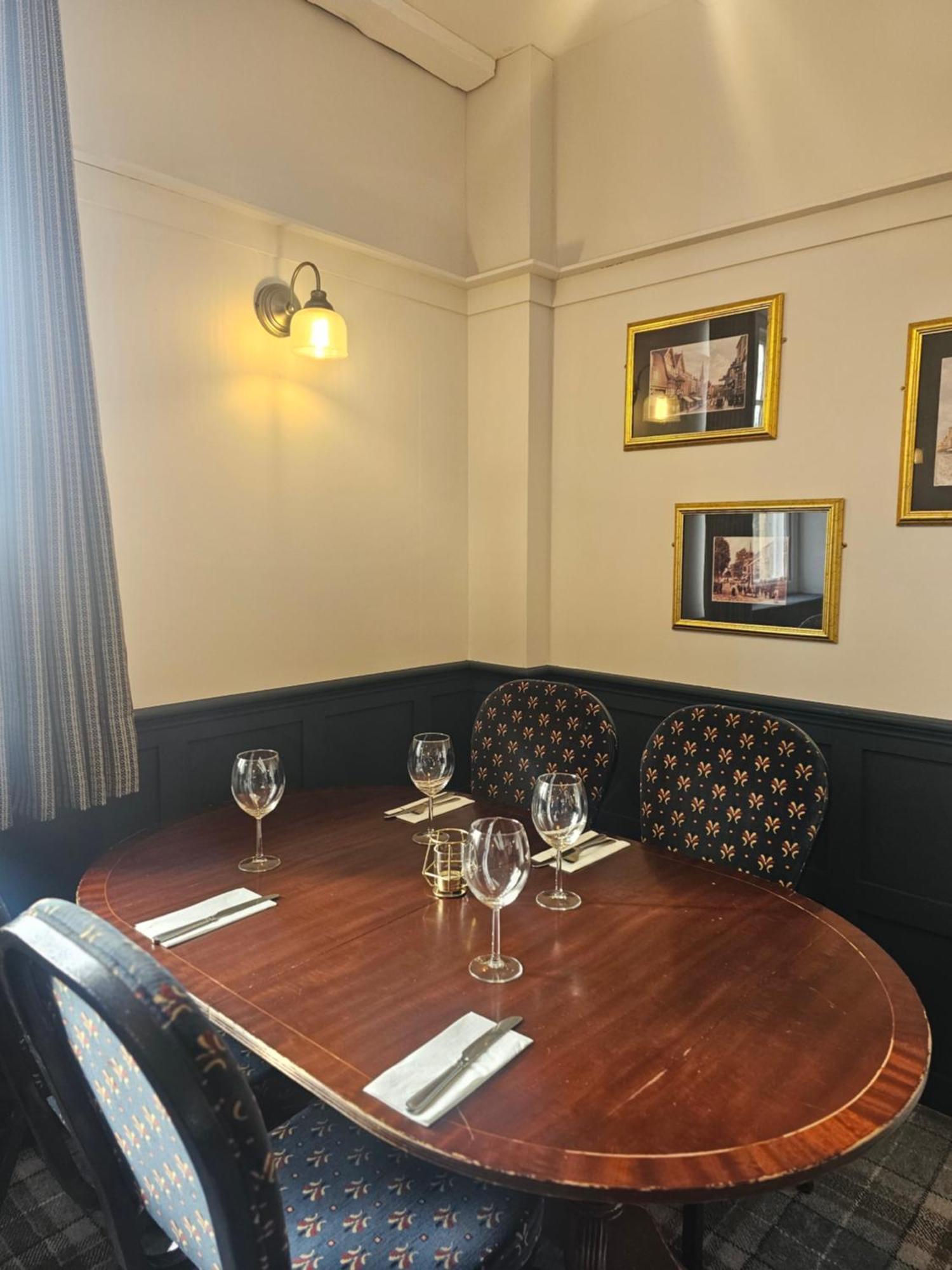 The Old Railway Hotel Porton Bagian luar foto